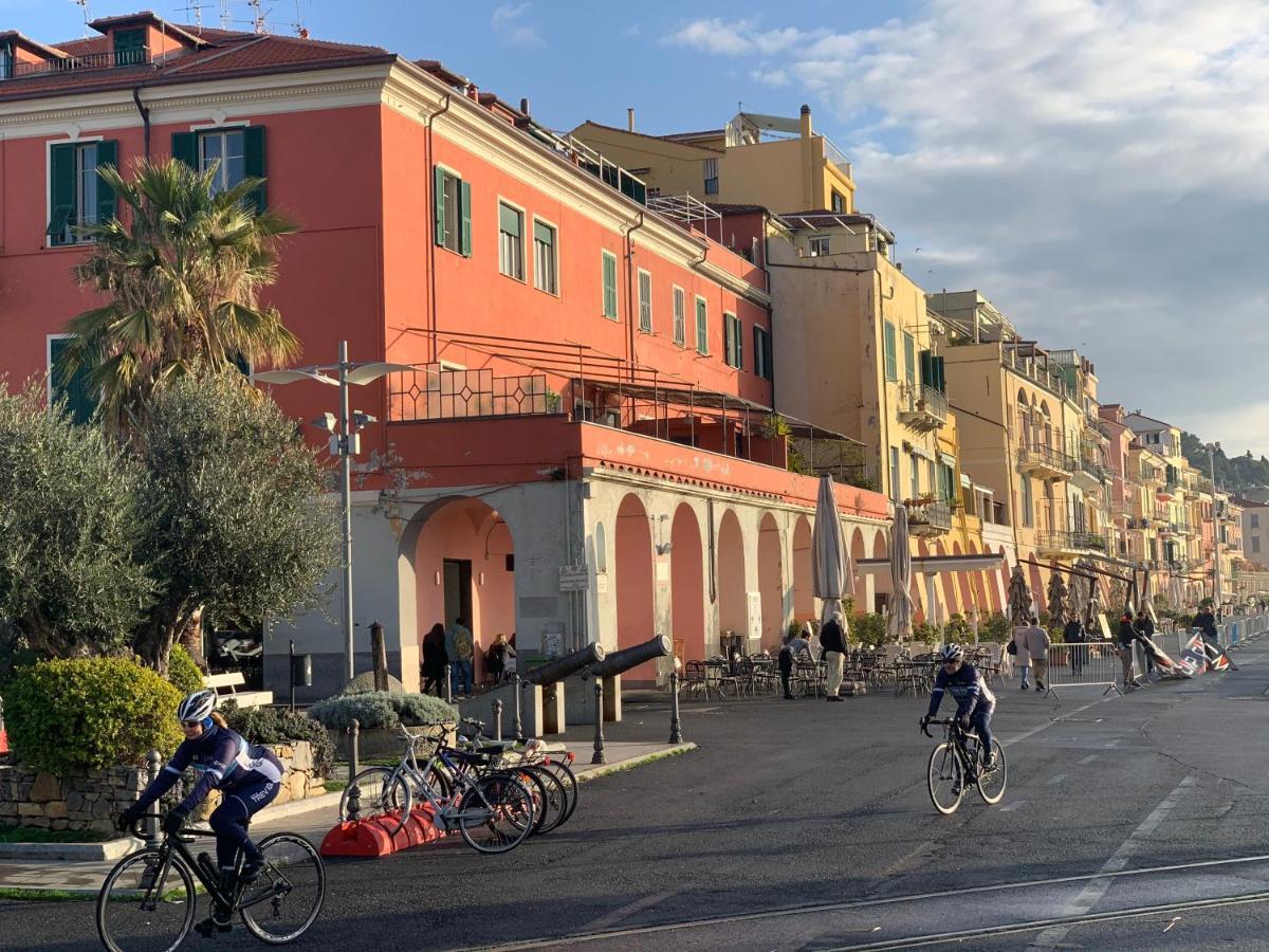 Casa Vacanza " La Rosa " Imperia Liguria Exterior foto