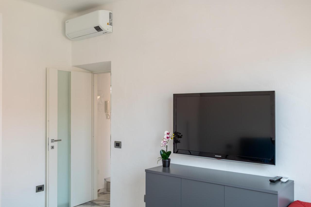 Casa Vacanza " La Rosa " Imperia Liguria Exterior foto