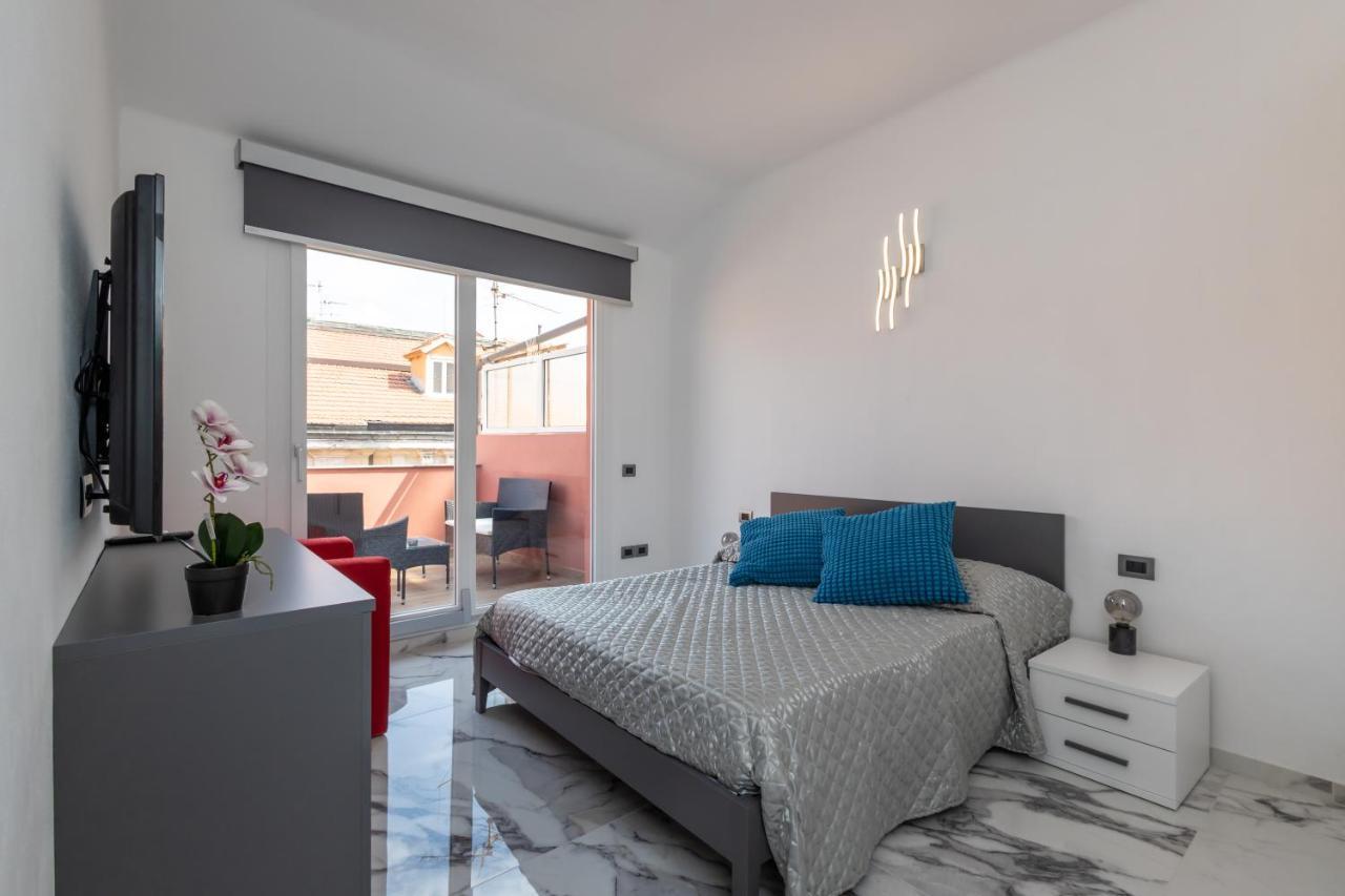 Casa Vacanza " La Rosa " Imperia Liguria Exterior foto