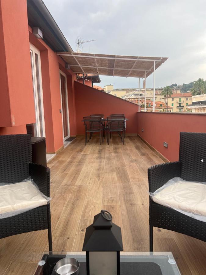 Casa Vacanza " La Rosa " Imperia Liguria Exterior foto